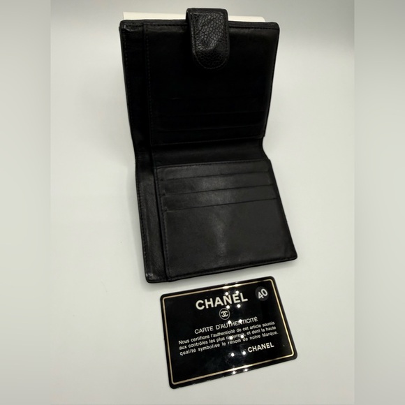 B+ Condition Chanel Black caviar leather compact wallet w/ authenticity card - Picture 2 of 3